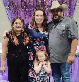 Heriberto "Eddie" Salinas, Jr., his wife, Sara and two daughters, Stella and Magdalena.